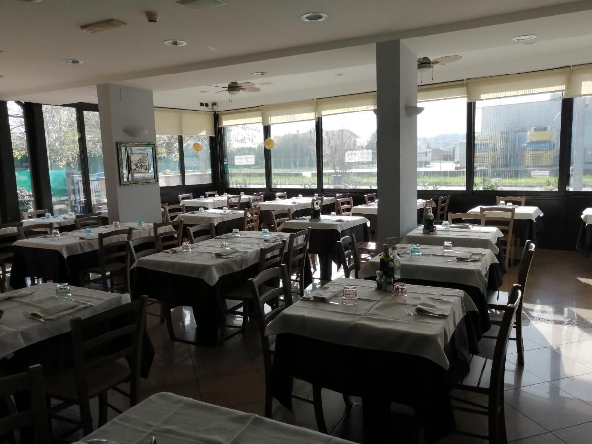 Sestosenso Food Drink Sleep Ristorante Pizzeria Alloggi 切塞纳 外观 照片